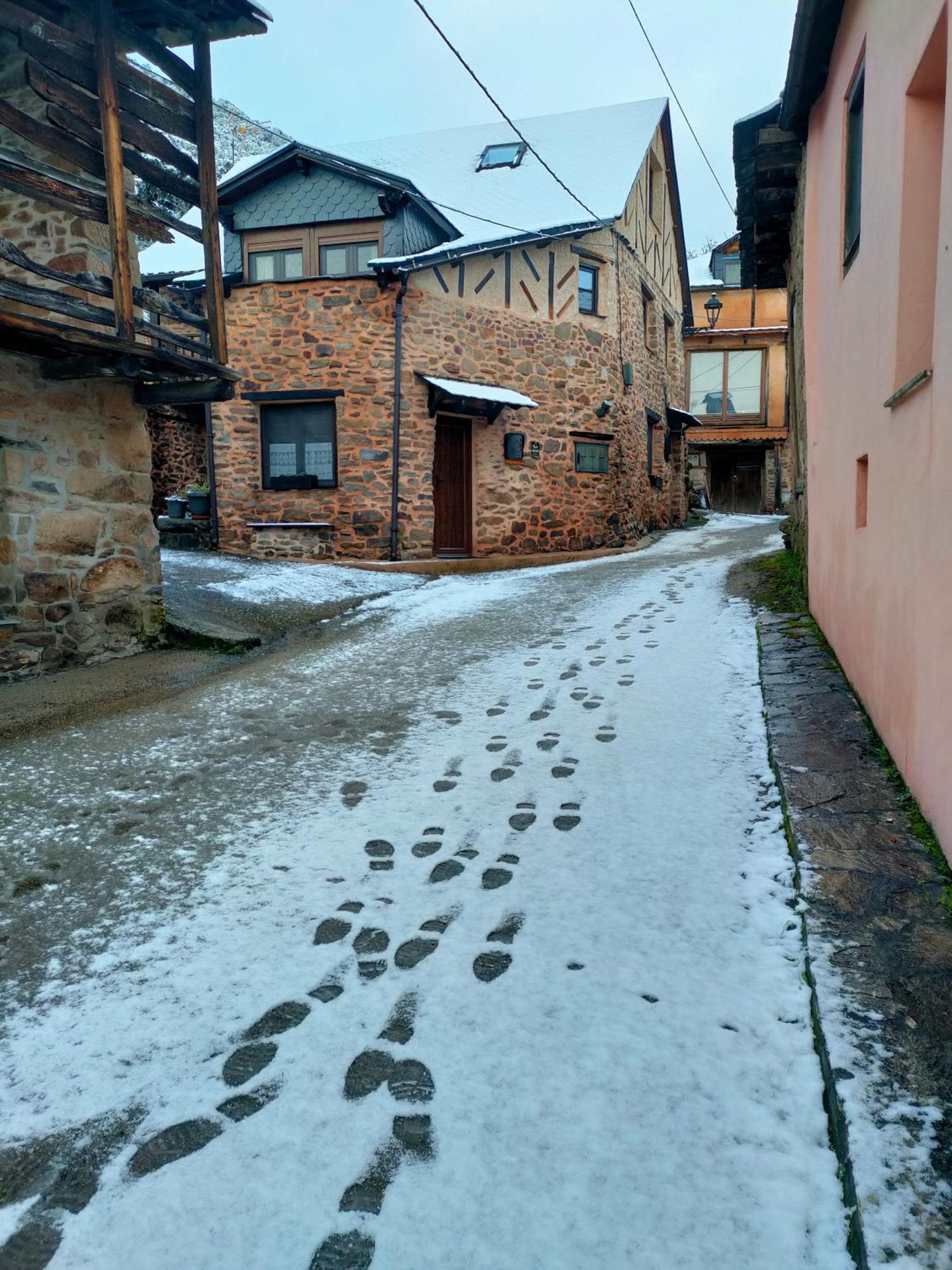 Casa De Turismo Rural Sardom2 Bembibre Kültér fotó